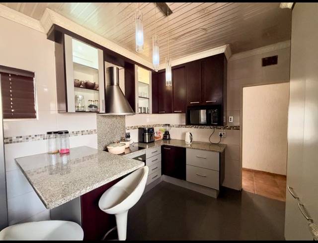 3 BEDROOM HOUSE FOR SALE IN VANDERBIJLPARK CE 3